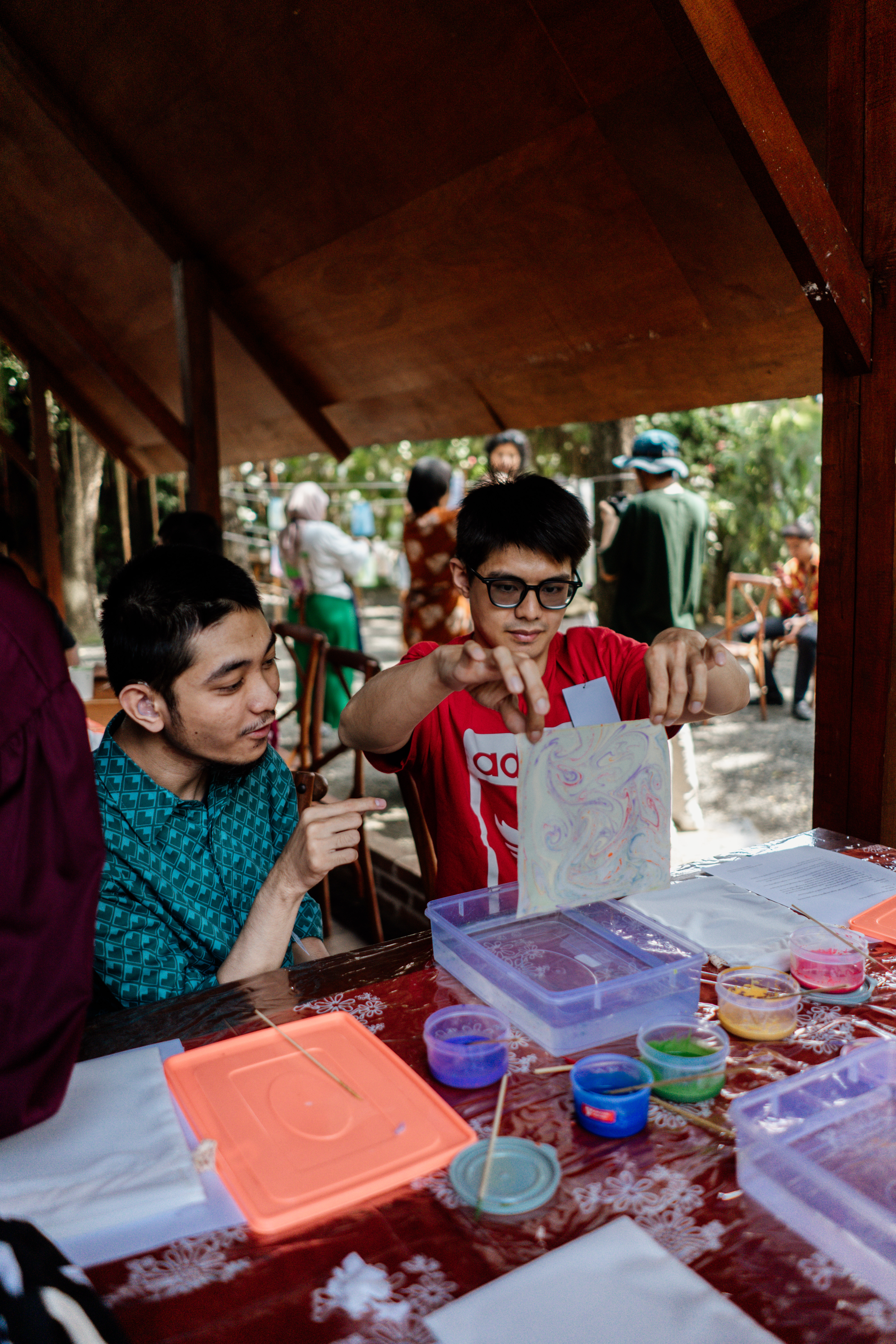 Bagaimana Dama Kara Membangun Kemandirian Melalui Seni